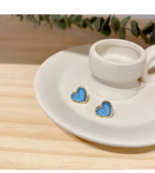 Male Slatke naušnice-roze od smole u obliku srca, za žene i djevojčice Korejski jednostavne plave Naušnice Vjenčanje college Modni nakit Veleprodaja poklon